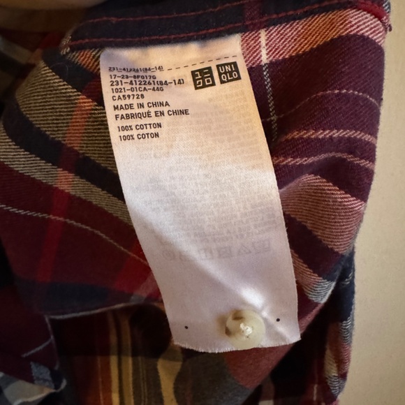 UNIQLO Grey Flannel Button Up - Picture 6 of 6